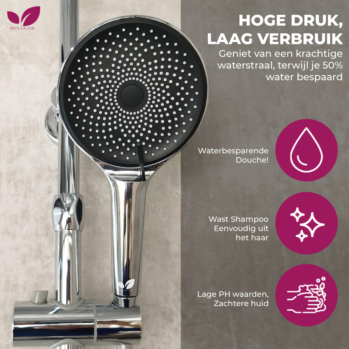 Besjaar douchekop met slang in gebruik in de douche